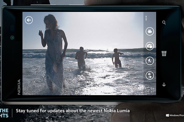 Nokia Lumia 928 -puhelinta mainostetaan jo lehdessä